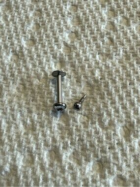 Anatometal Titanium Internally Threaded Post & 2 Tops Earring Set